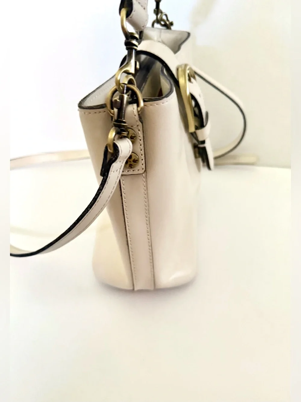 Patricia Nash Irving Bucket Bag Leather Buckle Shoulder Crossbody Cream